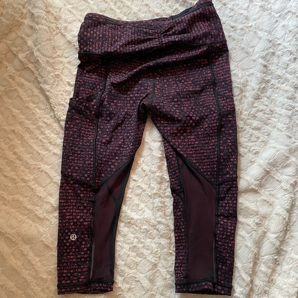 Lululemon Crops - Picture 2 of 4